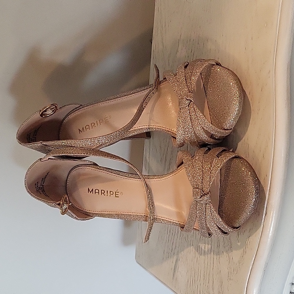 Glittery opened toed high heels